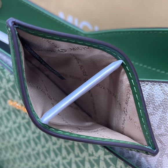 MICHAEL KORS
Large Pebbled Leather Card Holder Case
Fern Green 
NWT - Picture 5 of 16